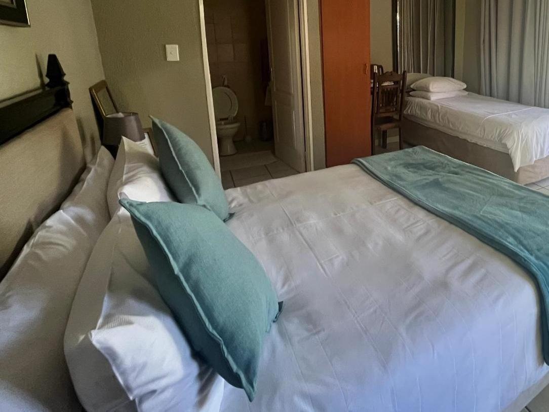 Toro Guest House Рустенбург Екстер'єр фото