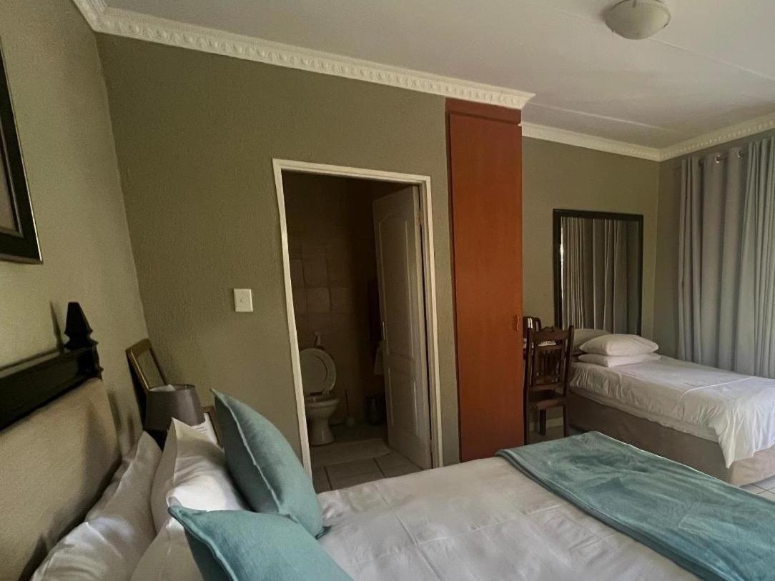 Toro Guest House Рустенбург Екстер'єр фото